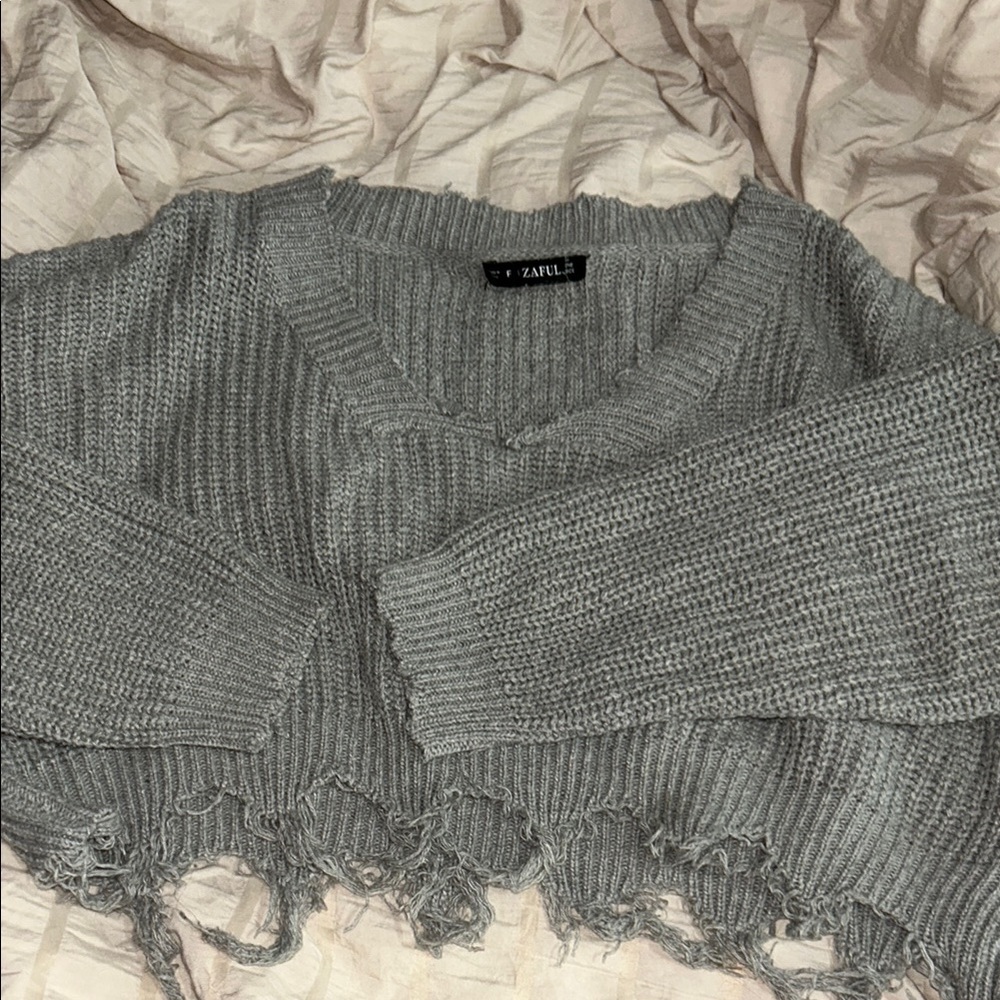 Zaful Gray V-Neck Sweater with Ribbed Texture